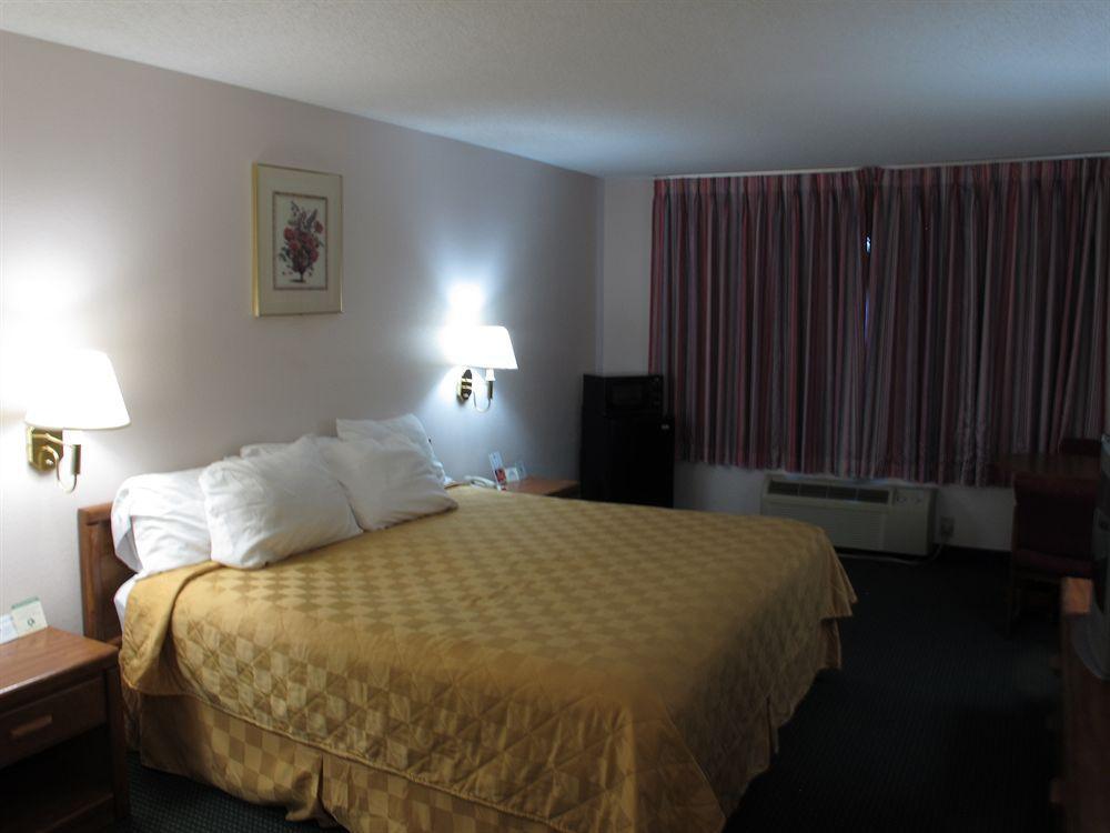 Days Inn By Wyndham Dahlonega University Area Экстерьер фото