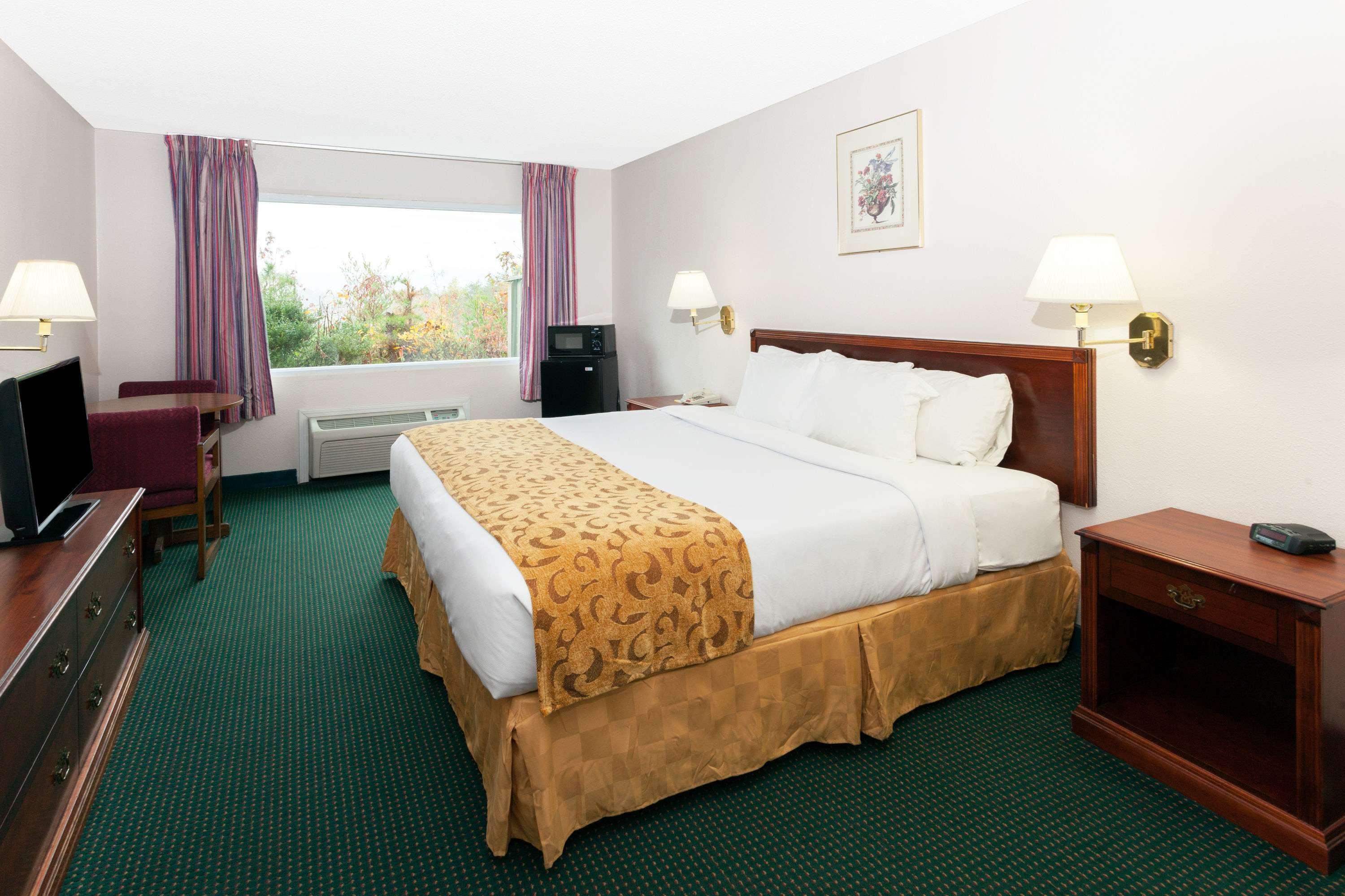 Days Inn By Wyndham Dahlonega University Area Экстерьер фото