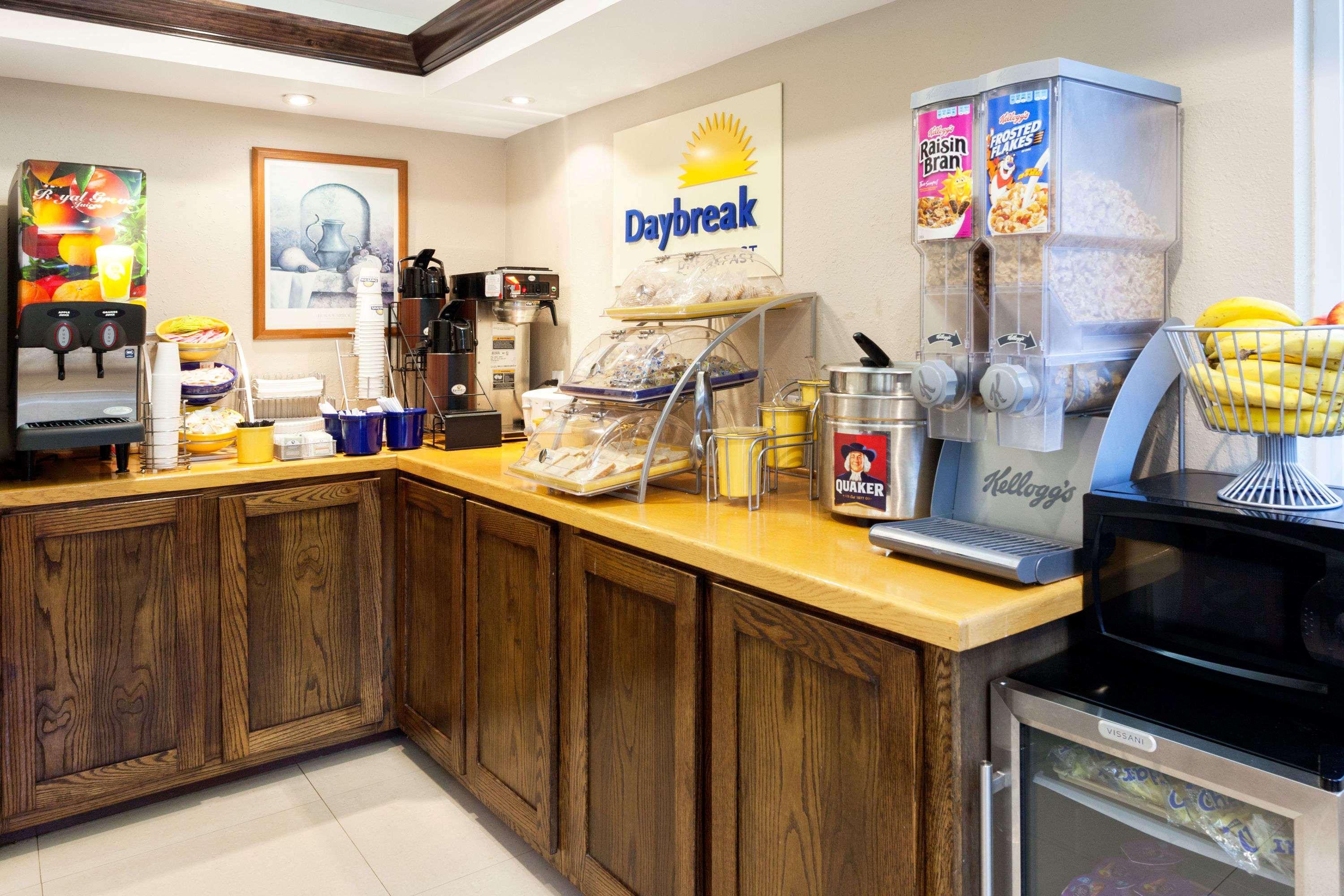Days Inn By Wyndham Dahlonega University Area Экстерьер фото