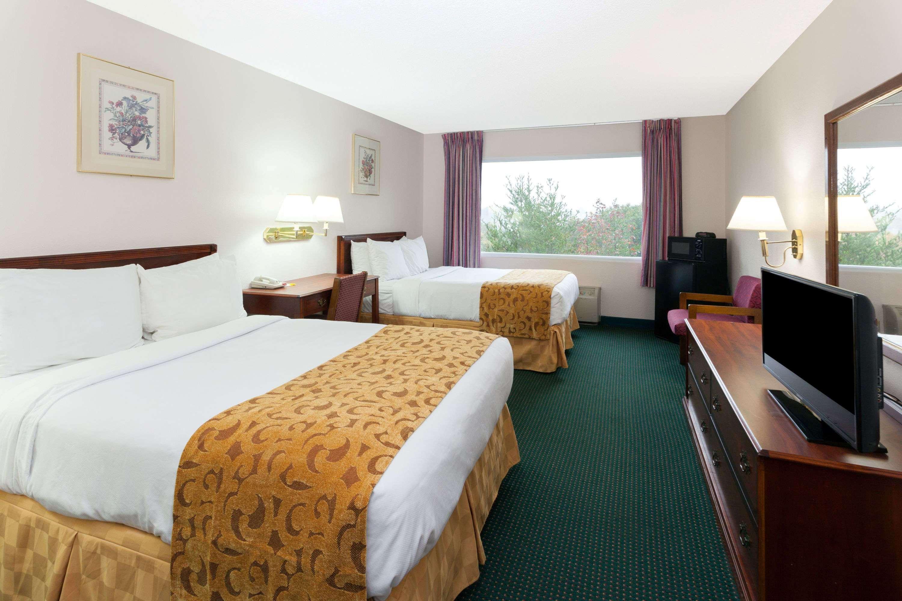 Days Inn By Wyndham Dahlonega University Area Экстерьер фото