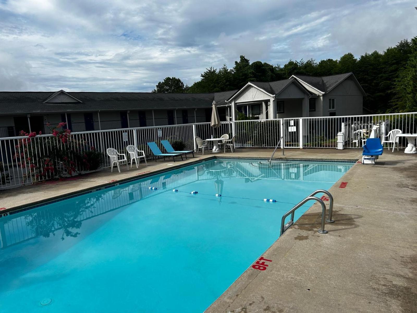 Days Inn By Wyndham Dahlonega University Area Экстерьер фото