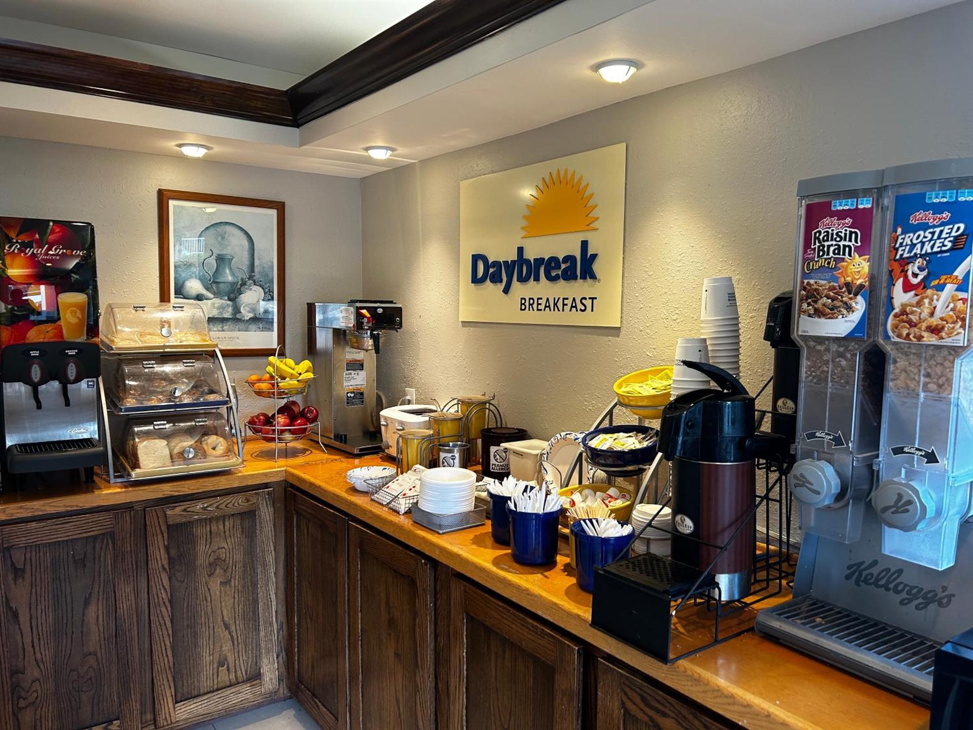Days Inn By Wyndham Dahlonega University Area Экстерьер фото