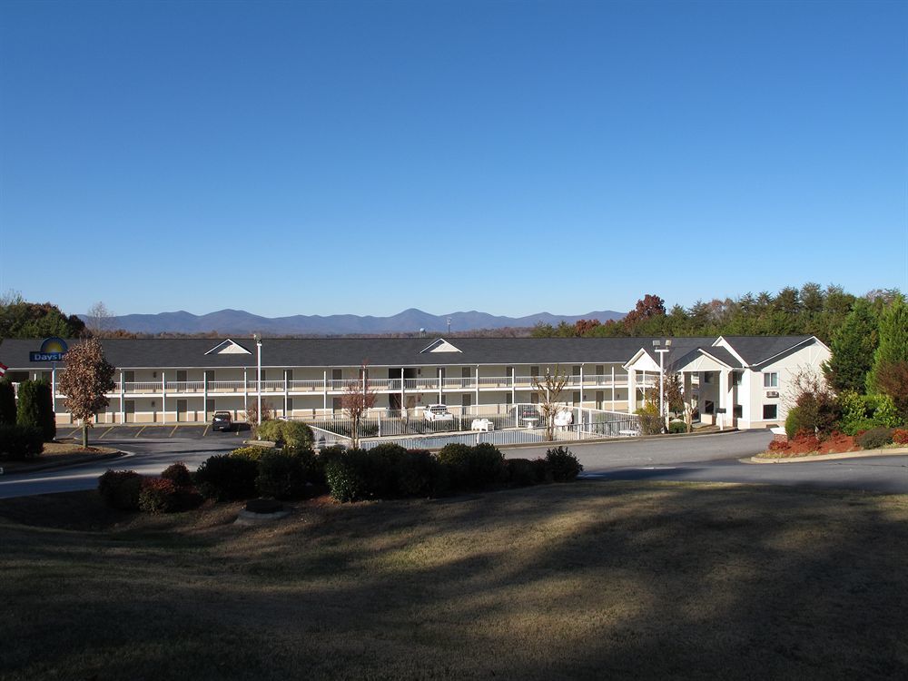 Days Inn By Wyndham Dahlonega University Area Экстерьер фото