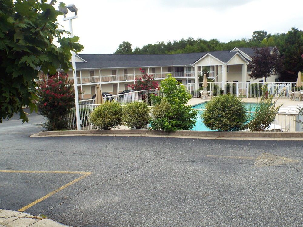 Days Inn By Wyndham Dahlonega University Area Экстерьер фото