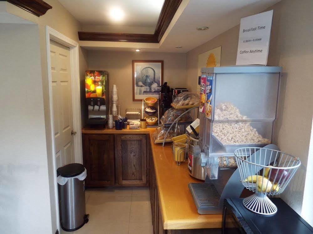 Days Inn By Wyndham Dahlonega University Area Экстерьер фото